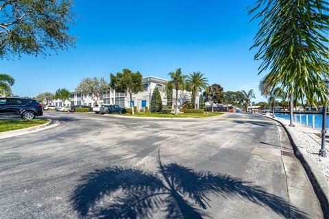 140 Cypress Club Drive 422 Pompano Beach FL 33060