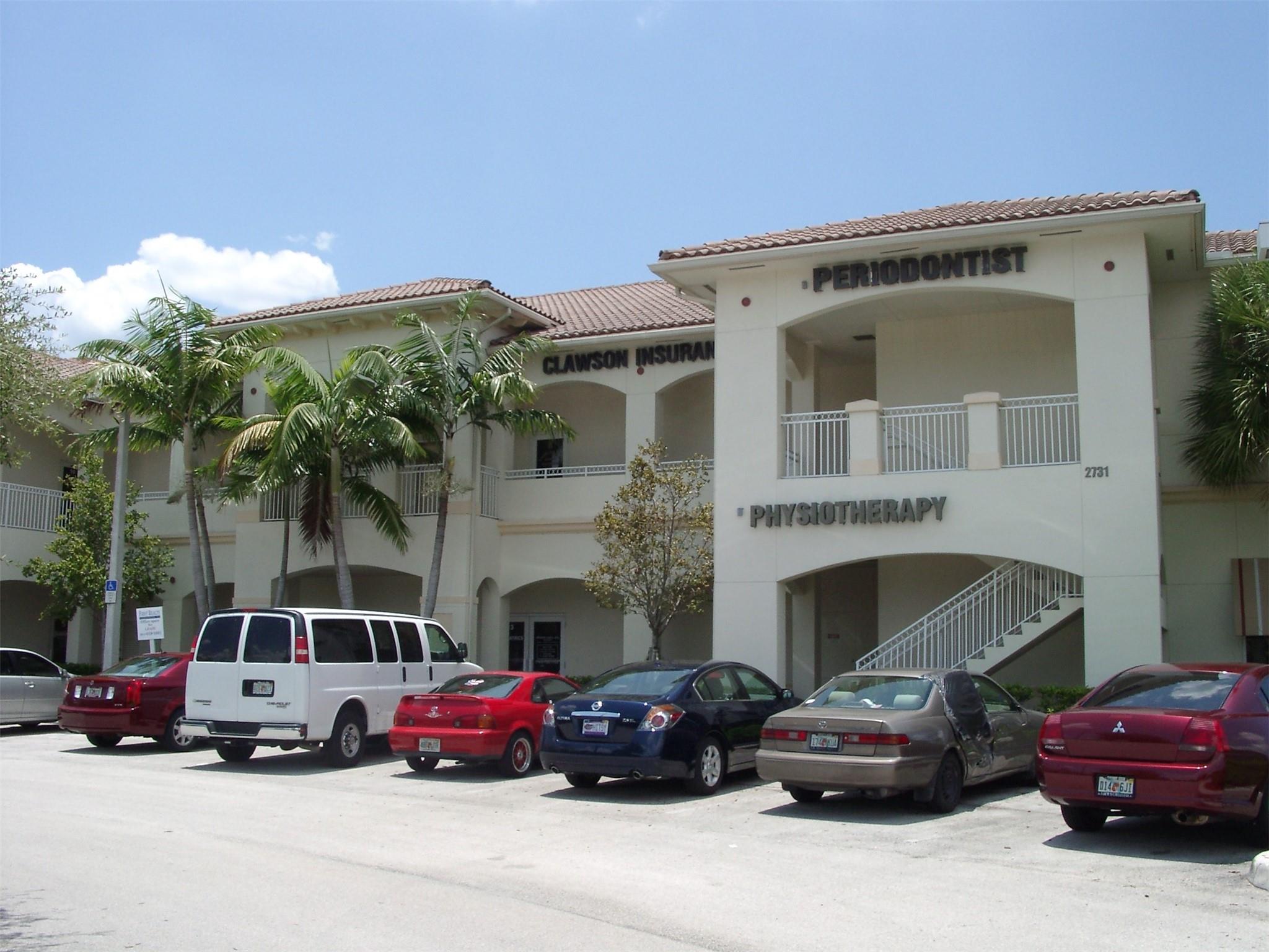 WESTON, office space for lease!! Professional or Medical use
1,550 sf with relaxing water view.
Office has reception area, conference room, 6 private offices, bathroom, kitchenet
Great location across Cleveland Clinic. MUST SEE!!