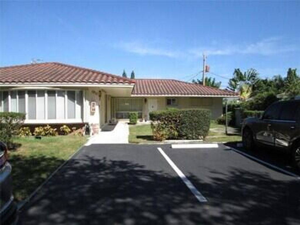 Photo of 1911 NE 27th Court #3, Lighthouse Point, FL 33064 (MLS # B26027015)