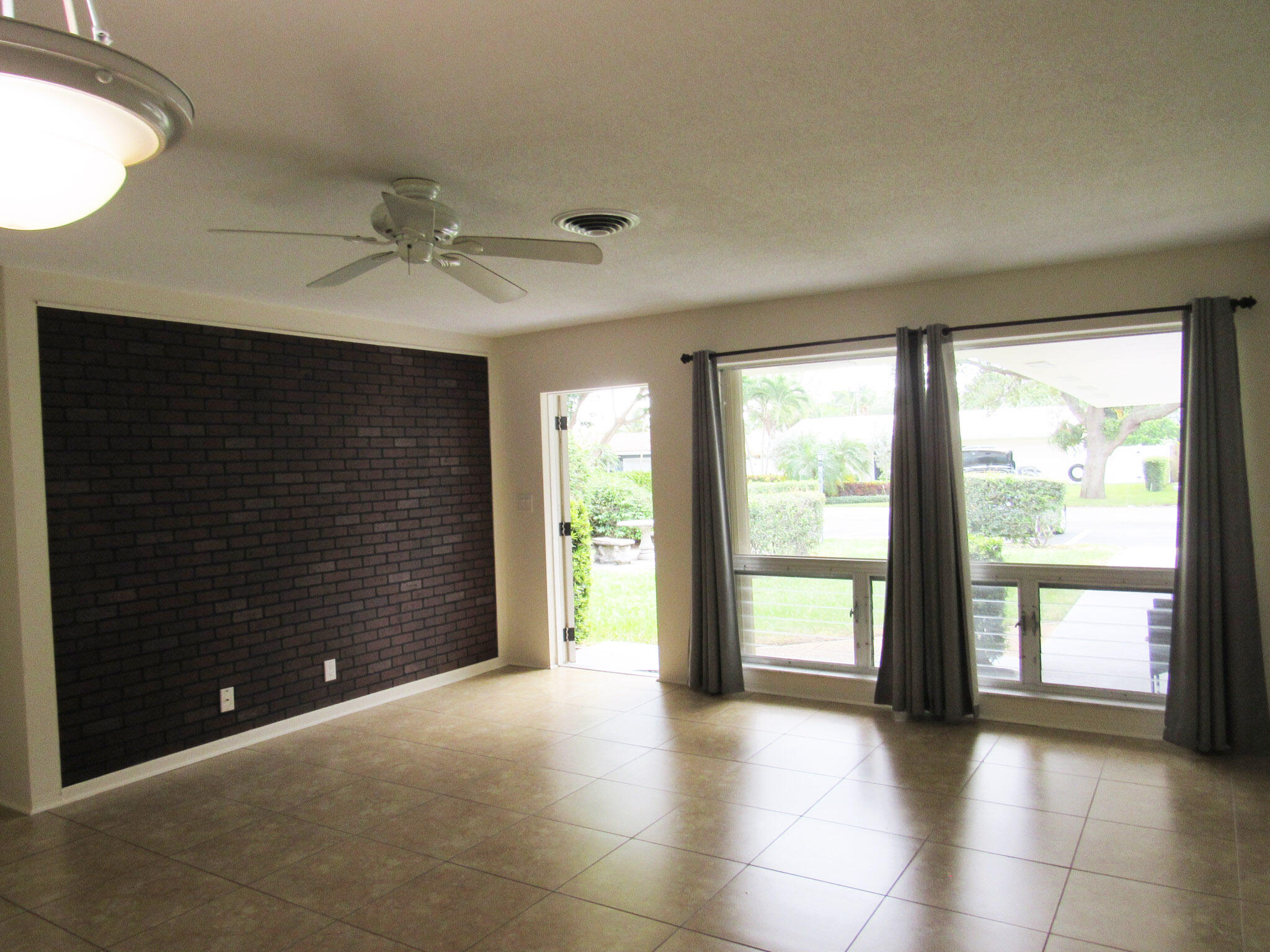 LIGHTHOUSE POINT ESTATES - Residential Lease