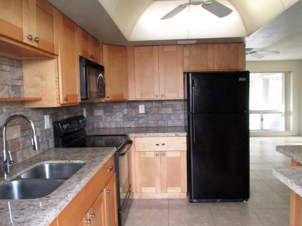 LIGHTHOUSE POINT ESTATES - Residential Lease