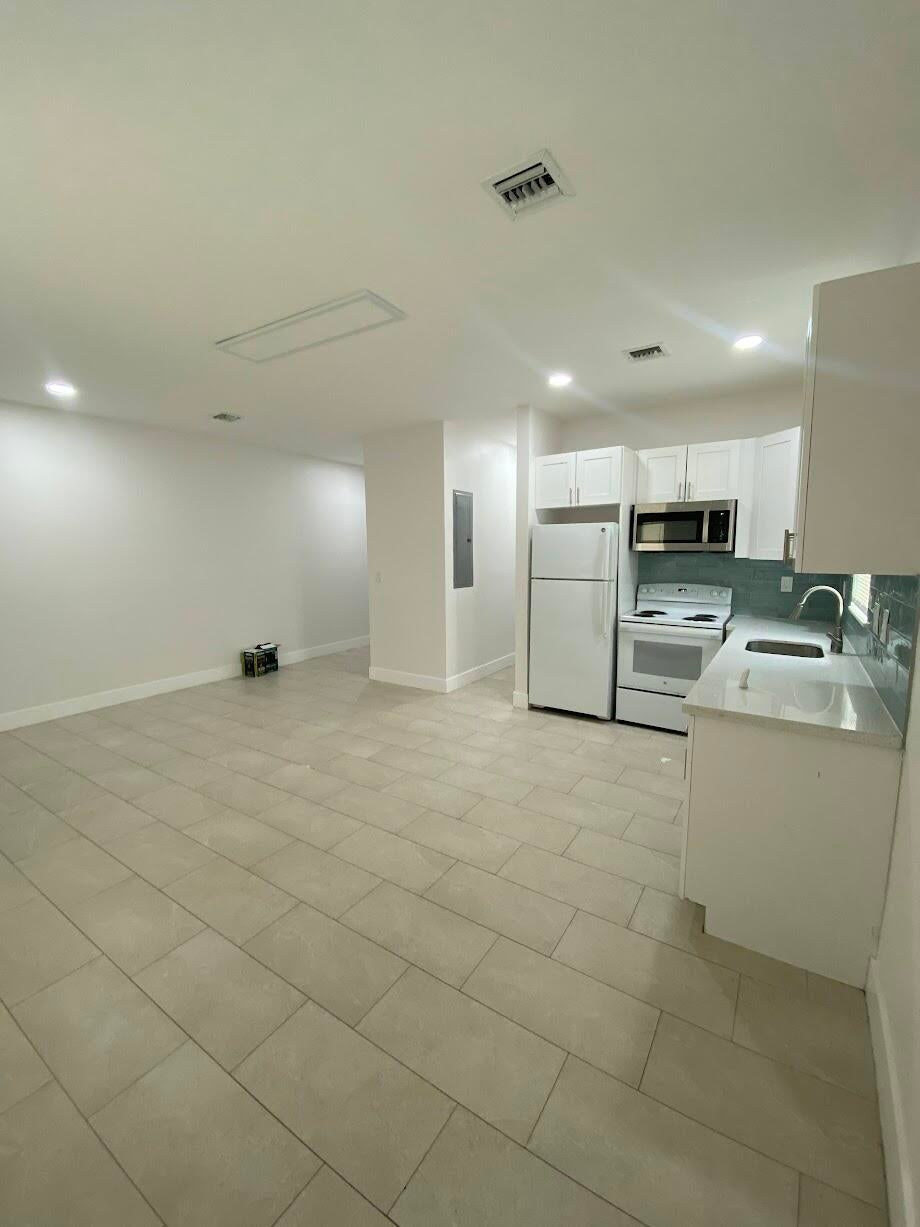Photo of 2594 NW 20TH Street #B, Fort Lauderdale, FL 33311 (MLS # B26056362)