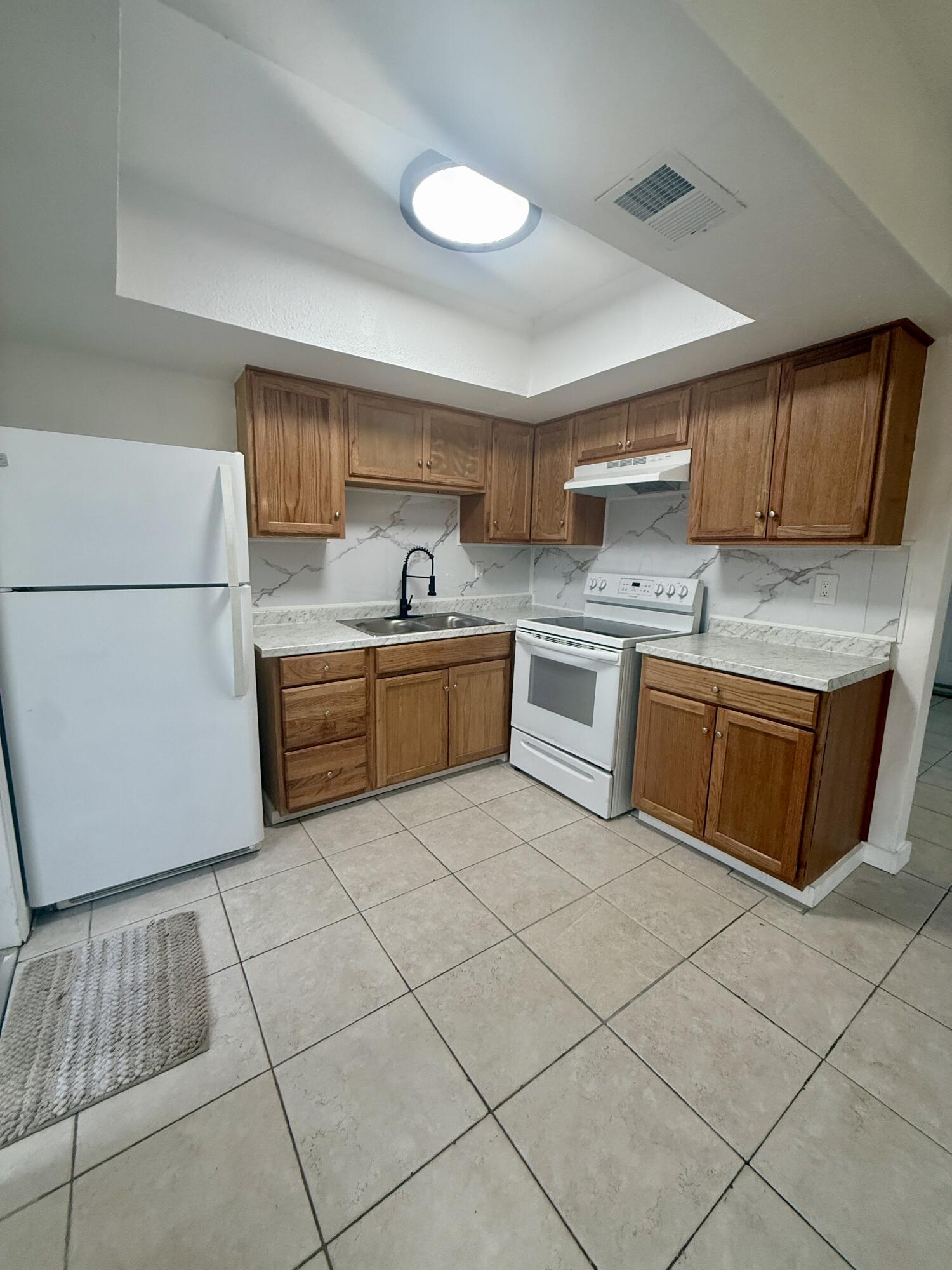 OCEAN DRIVE ESTATES - Residential Lease