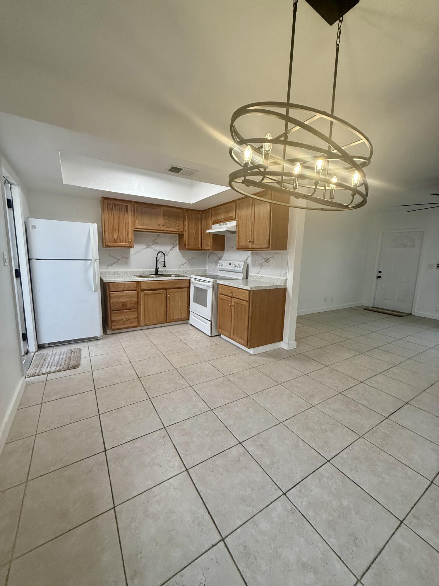 OCEAN DRIVE ESTATES - Residential Lease