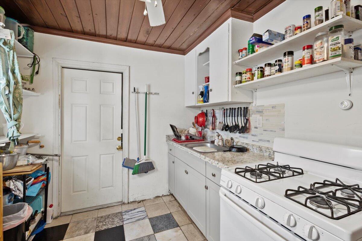 FRESHWATER 11TH & 12TH AV - Commercial Sale