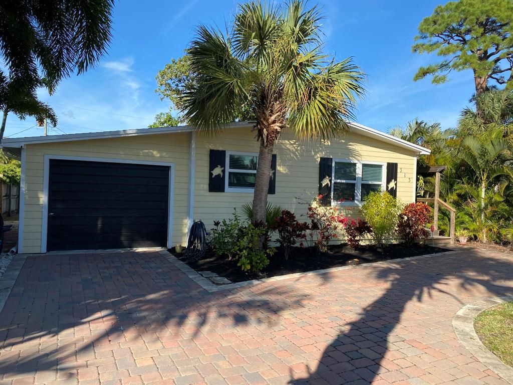 Photo of 313 3rd Street, Jupiter, FL 33458 (MLS # R10688373)