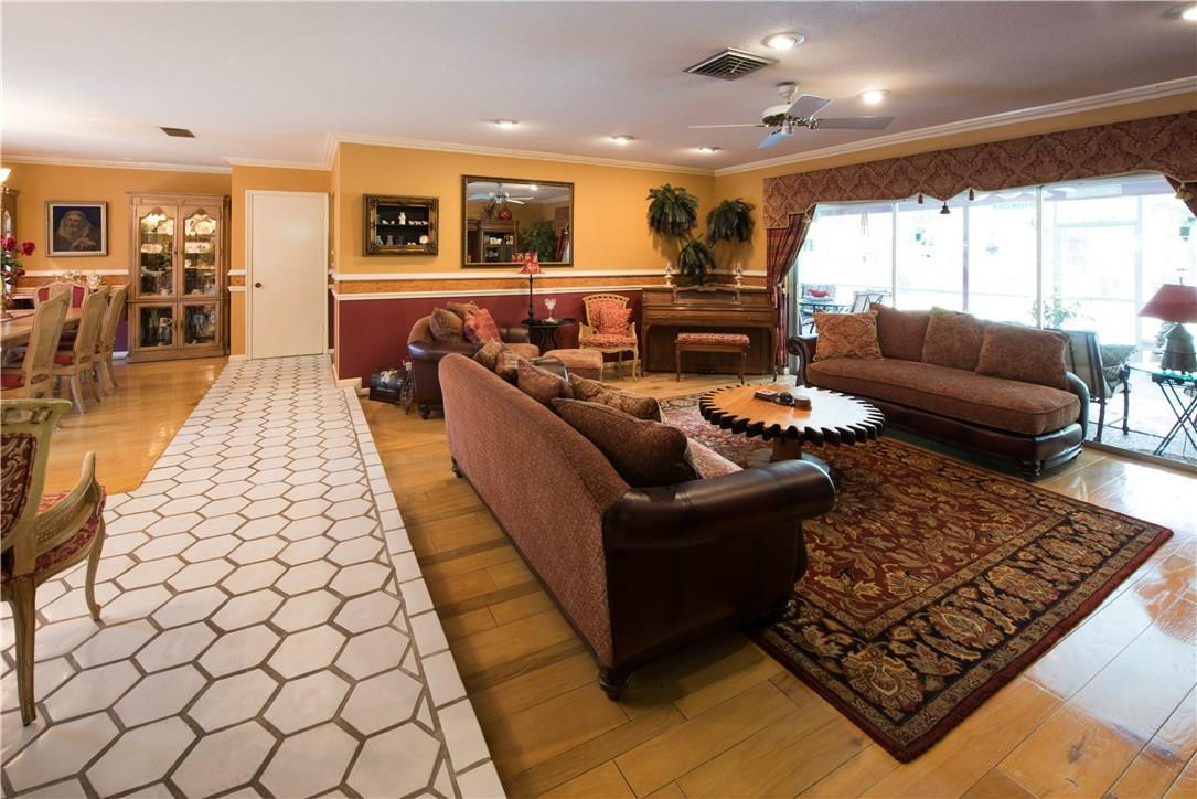 New Orleans Villas 81-21 - Residential