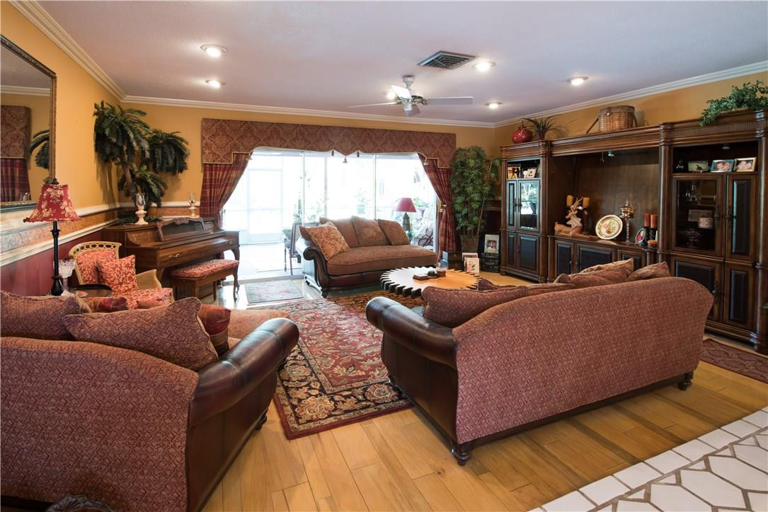 New Orleans Villas 81-21 - Residential