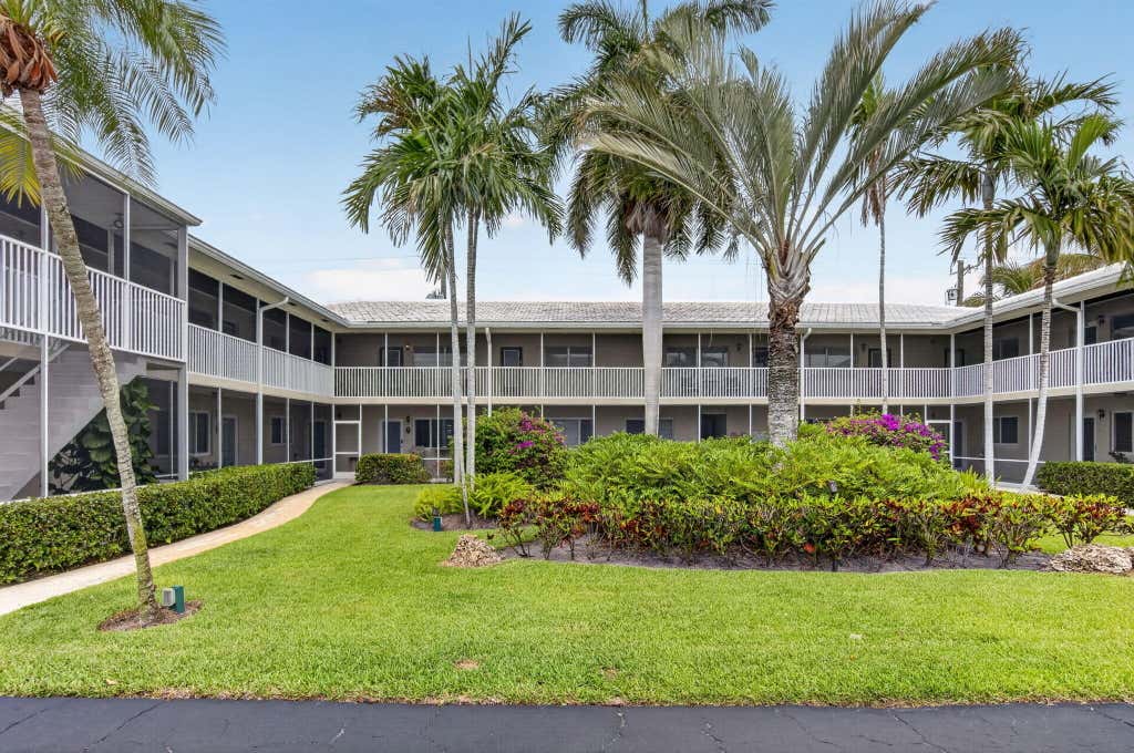 Photo of 426 NE 7th Avenue #2B, Delray Beach, FL 33483 (MLS # B26058504)