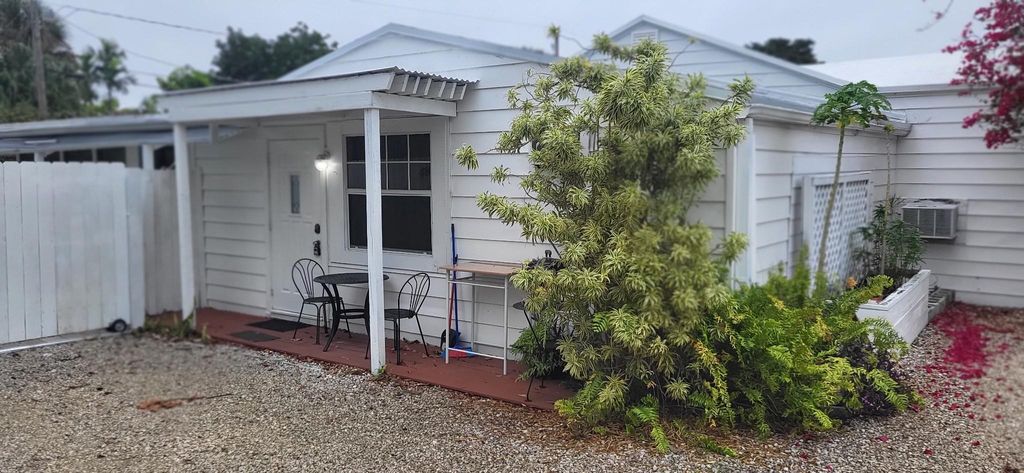 Photo of 1005 NE 17th Street #A, Fort Lauderdale, FL 33305 (MLS # F10482522)