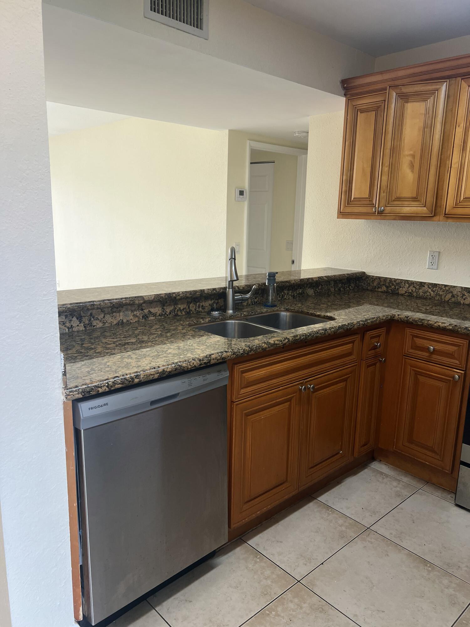 PALM BEACH PLACE CONDO - Residential Lease