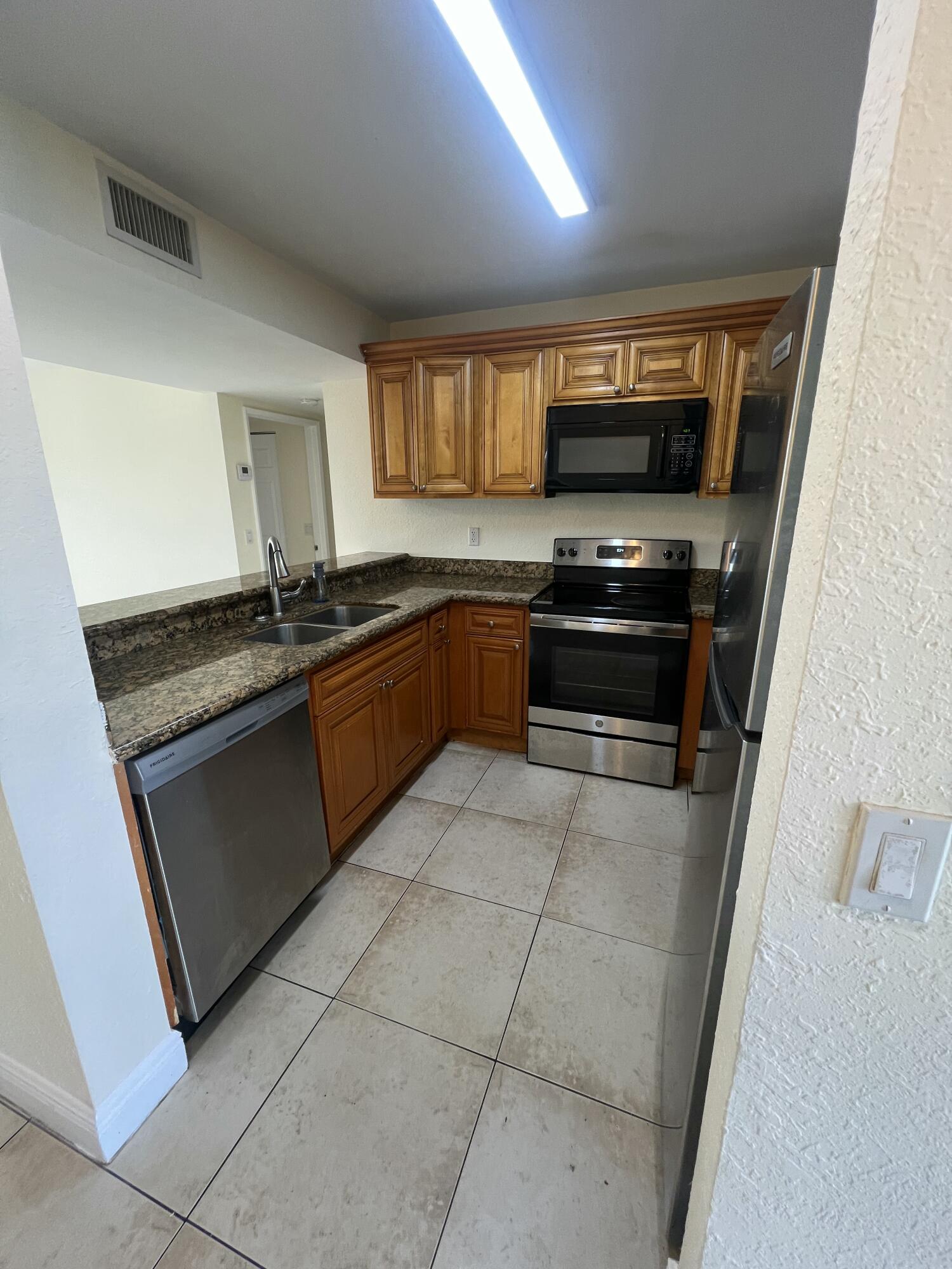 PALM BEACH PLACE CONDO - Residential Lease