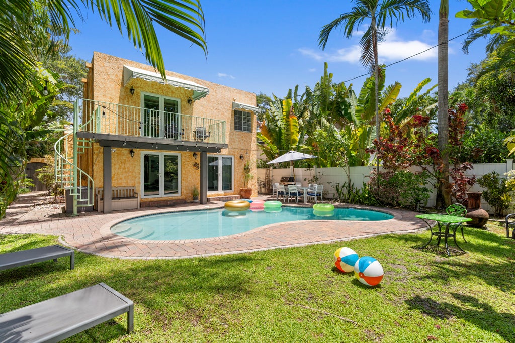 Photo of 614 SE 5TH Court, Fort Lauderdale, FL 33301 (MLS # B26081321)