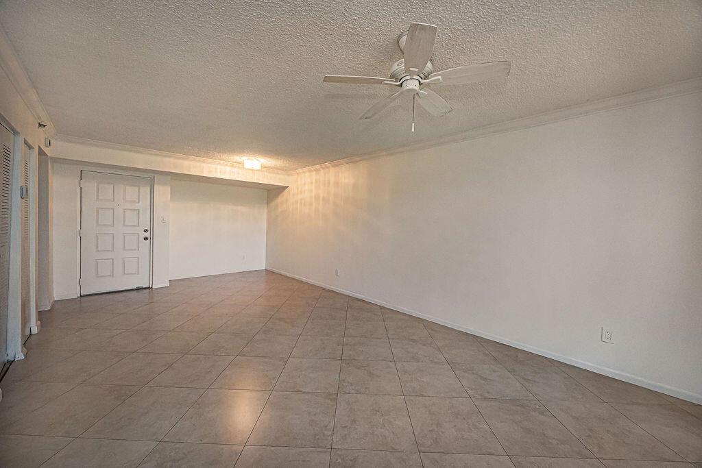 LAKESIDE CONDO - Residential Lease