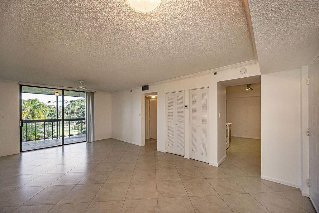 LAKESIDE CONDO - Residential Lease