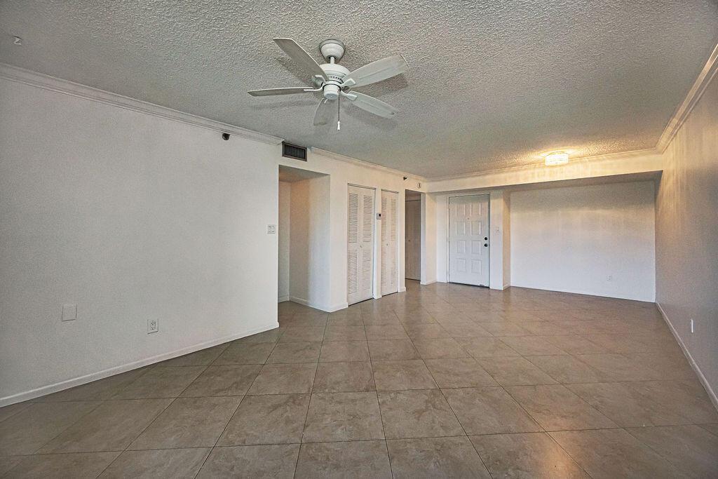 LAKESIDE CONDO - Residential Lease