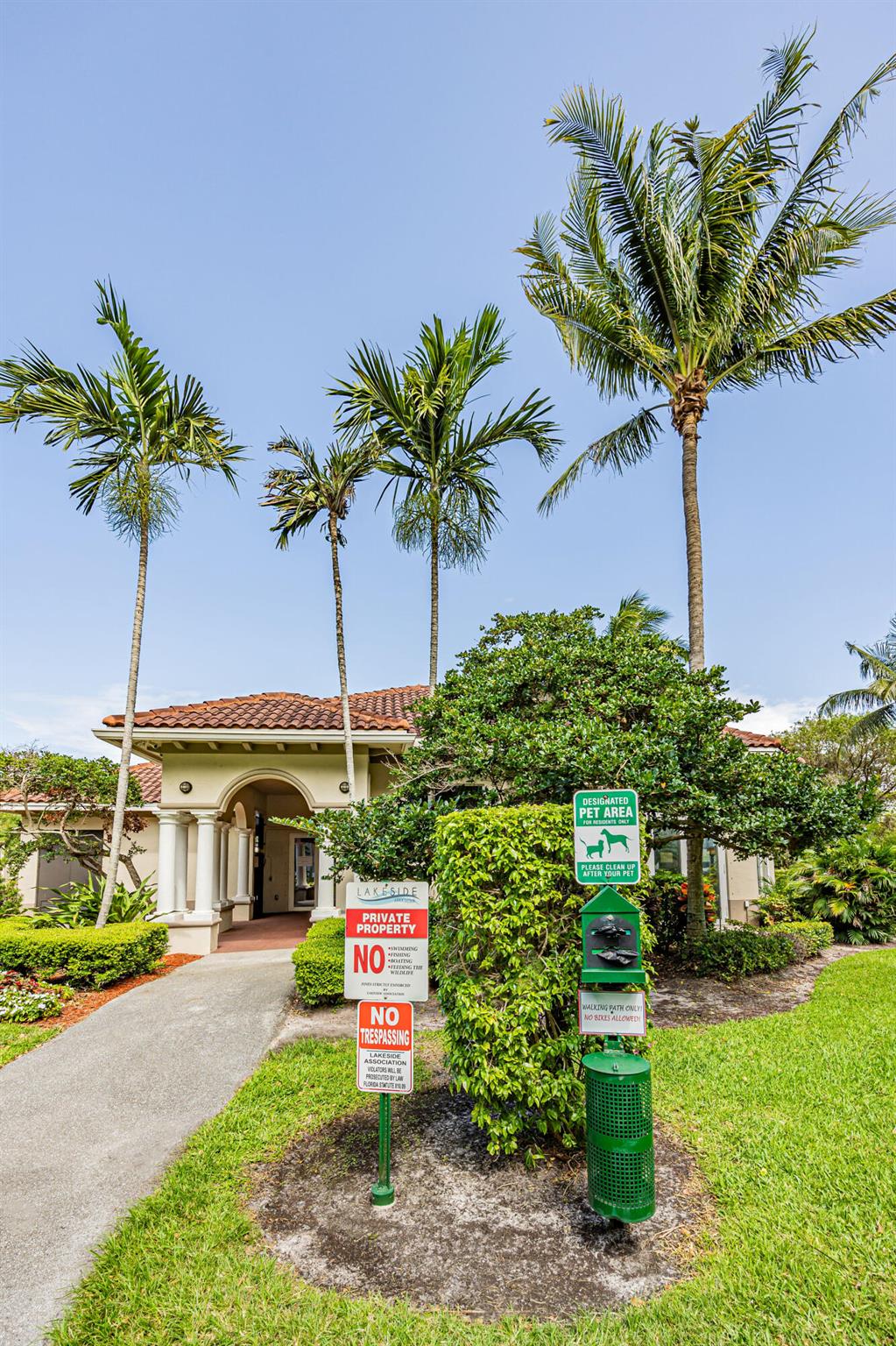 LAKESIDE CONDO - Residential Lease