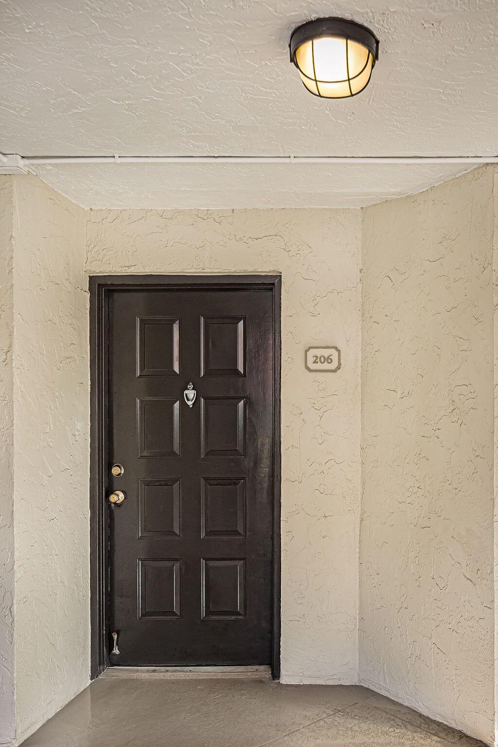 LAKESIDE CONDO - Residential Lease