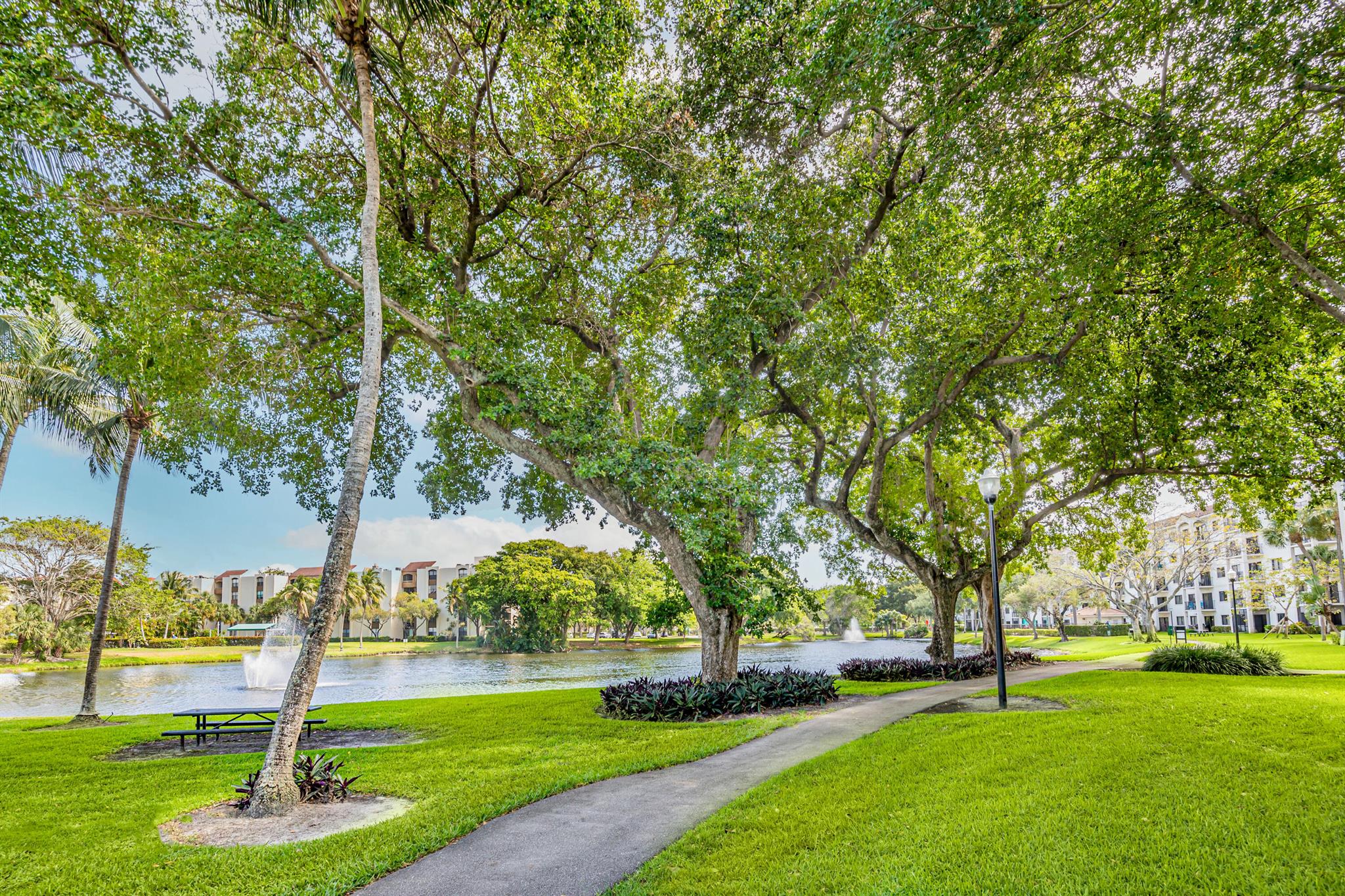 LAKESIDE CONDO - Residential Lease