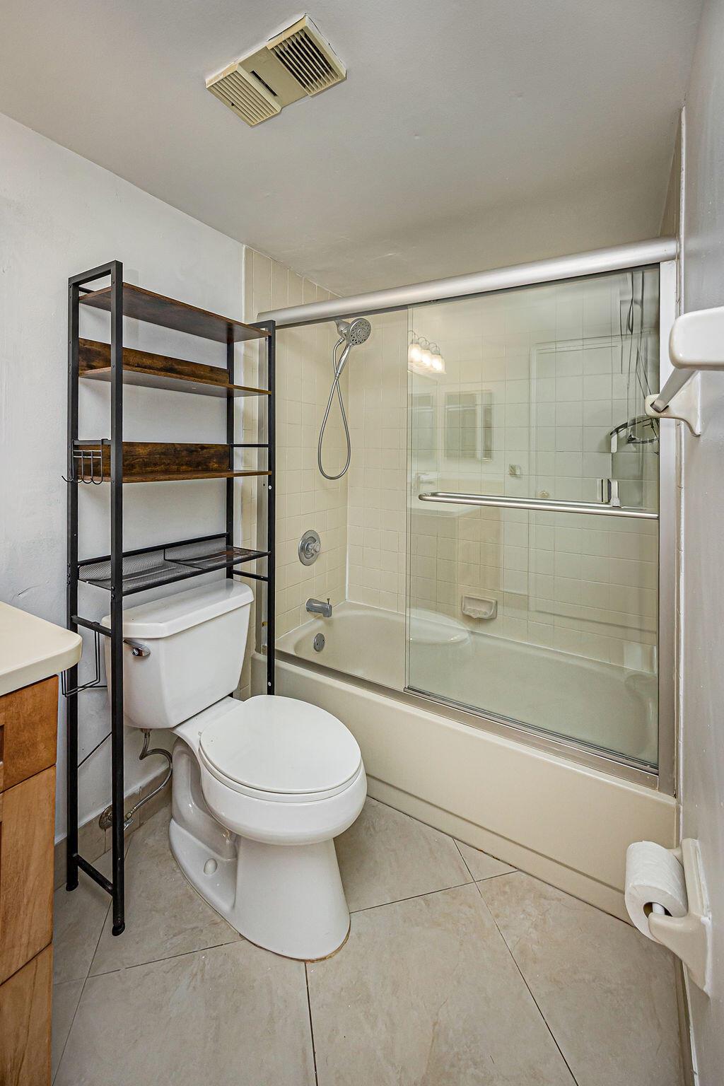 LAKESIDE CONDO - Residential Lease