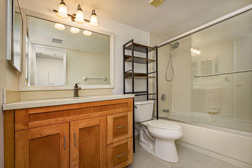 LAKESIDE CONDO - Residential Lease