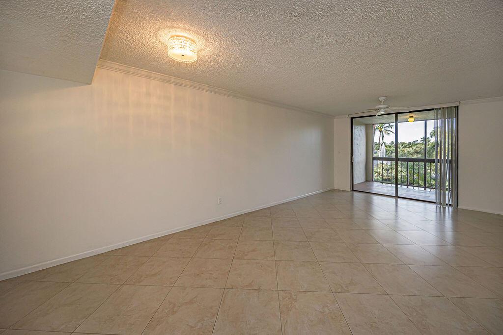 LAKESIDE CONDO - Residential Lease