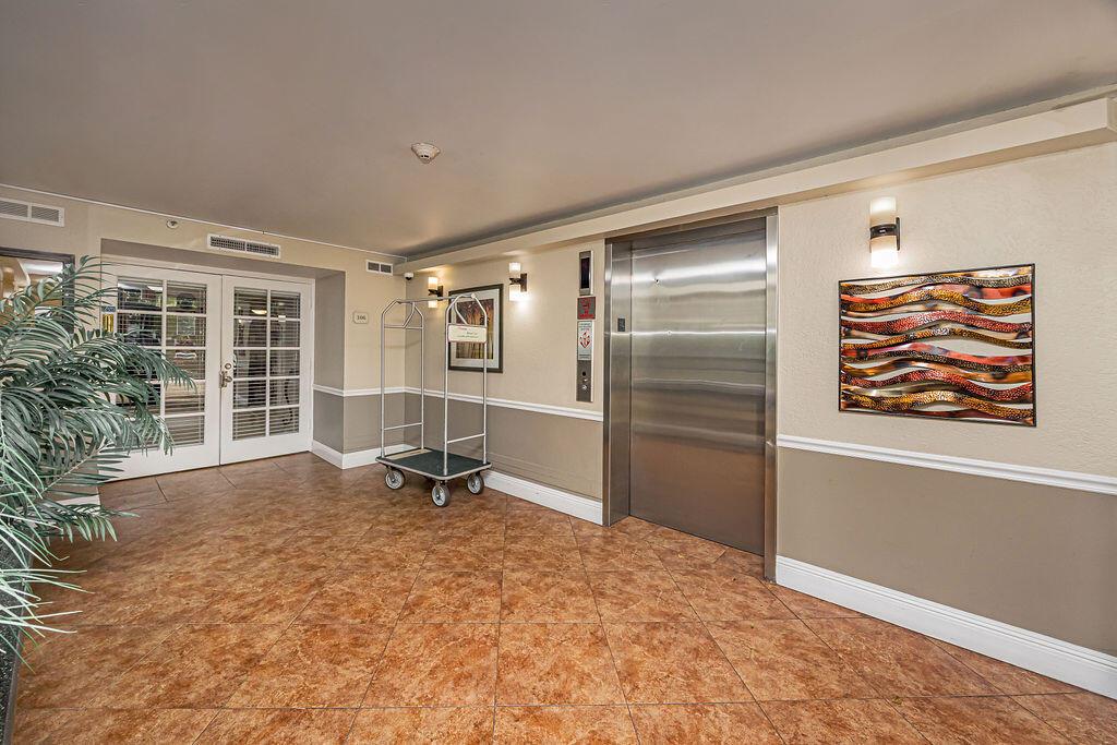 LAKESIDE CONDO - Residential Lease