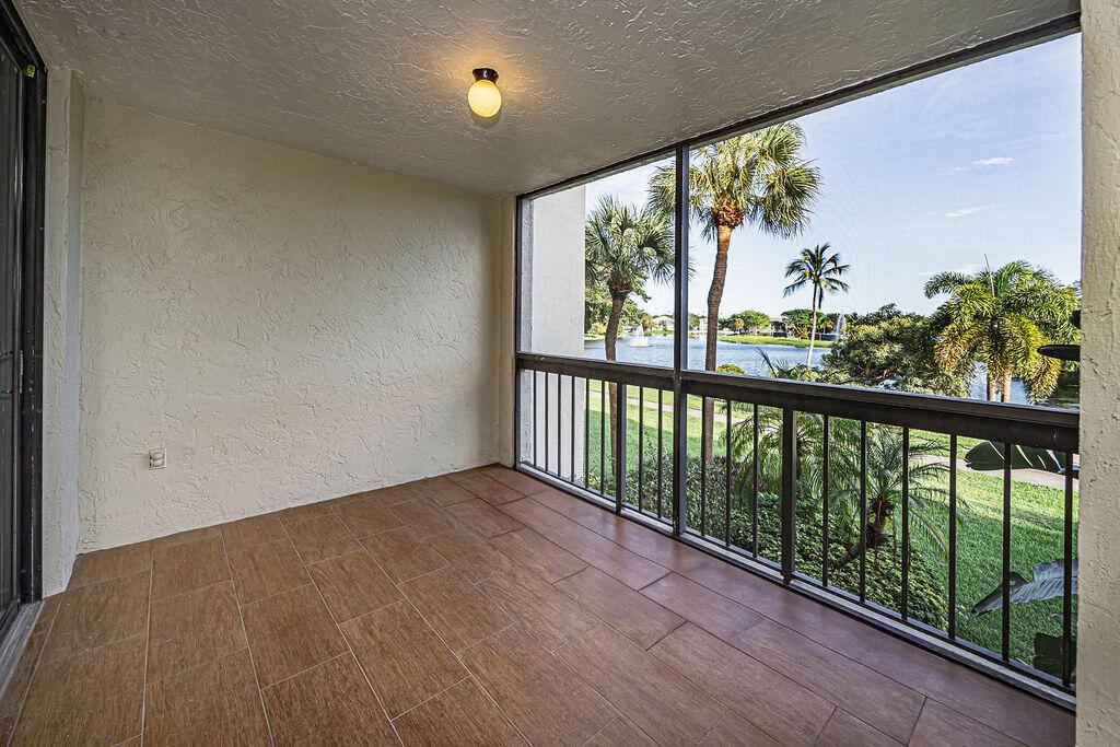 LAKESIDE CONDO - Residential Lease