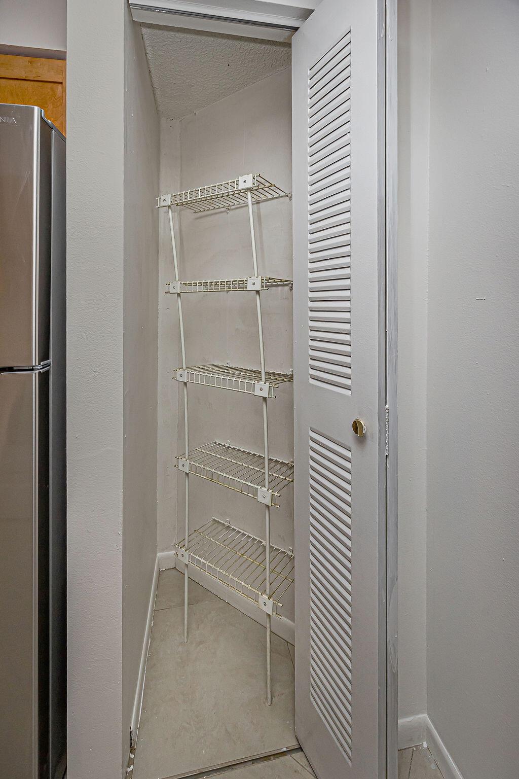 LAKESIDE CONDO - Residential Lease