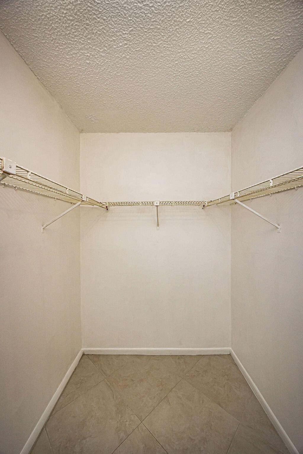 LAKESIDE CONDO - Residential Lease