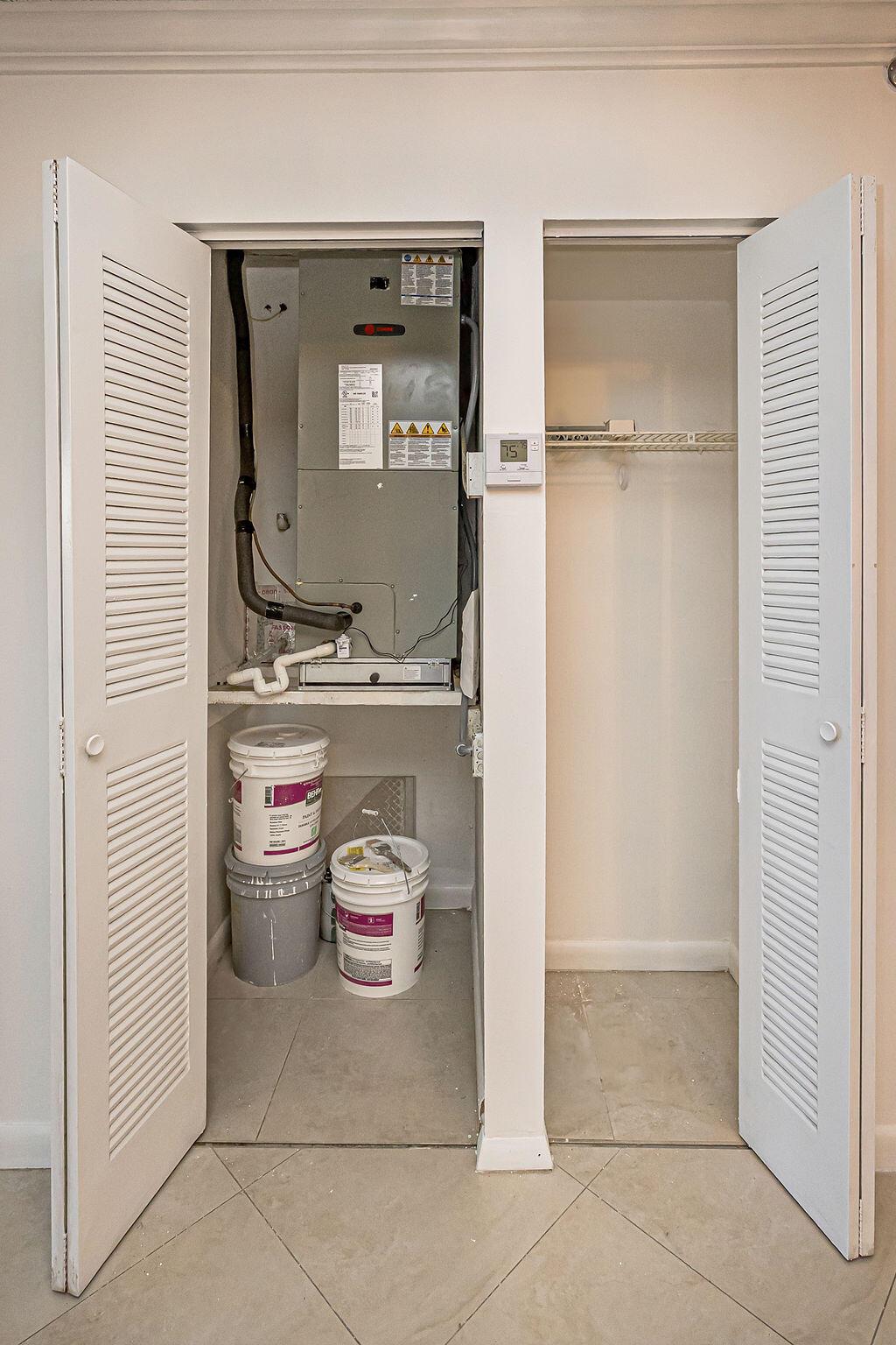 LAKESIDE CONDO - Residential Lease