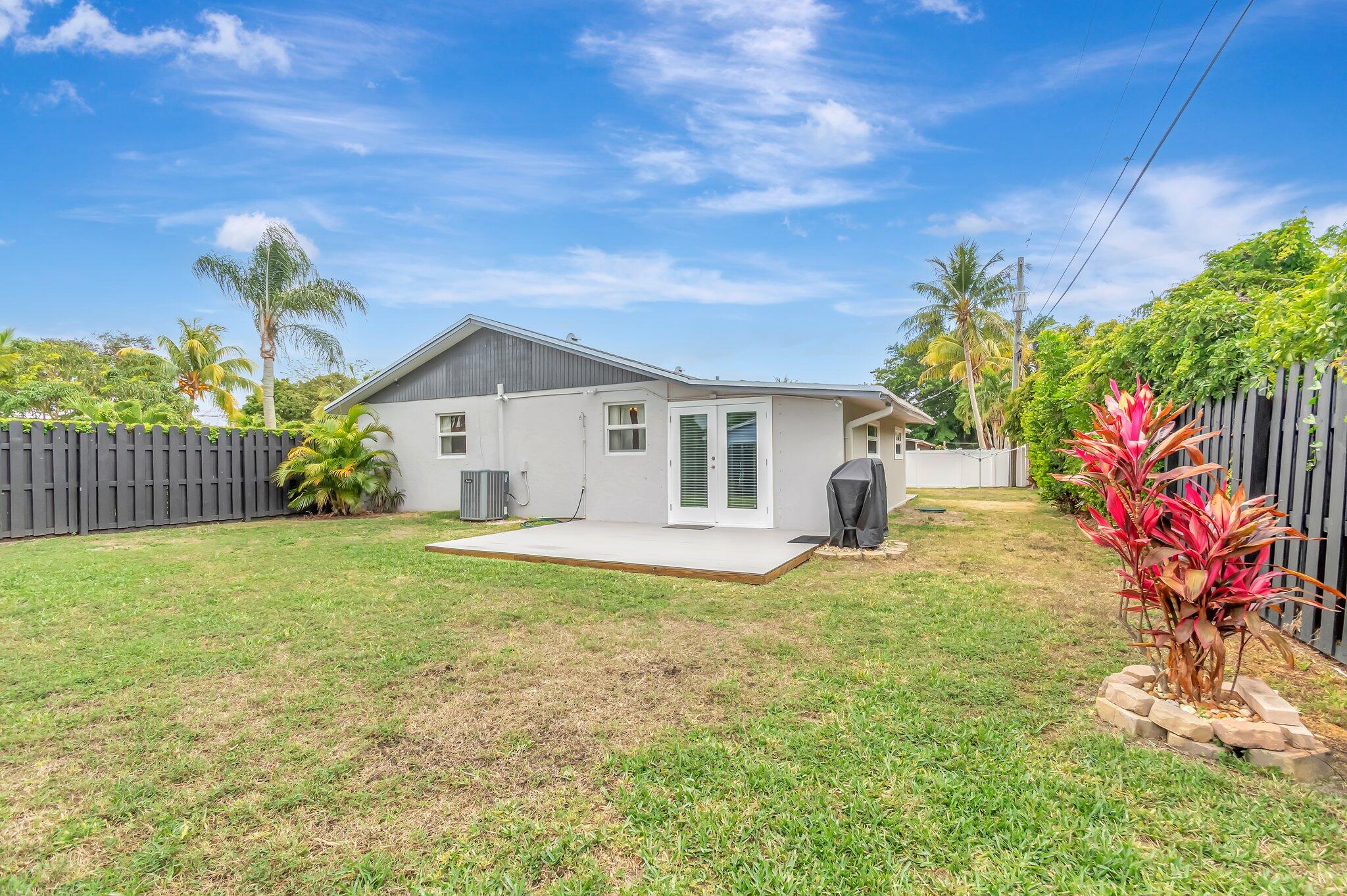 TROPICAL COUNTRY ESTATES - Residential