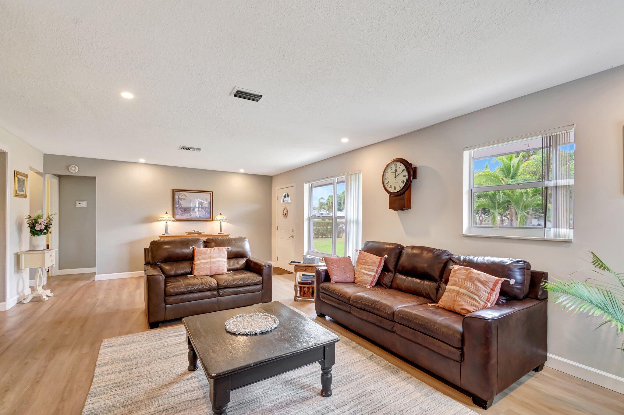 TROPICAL COUNTRY ESTATES - Residential