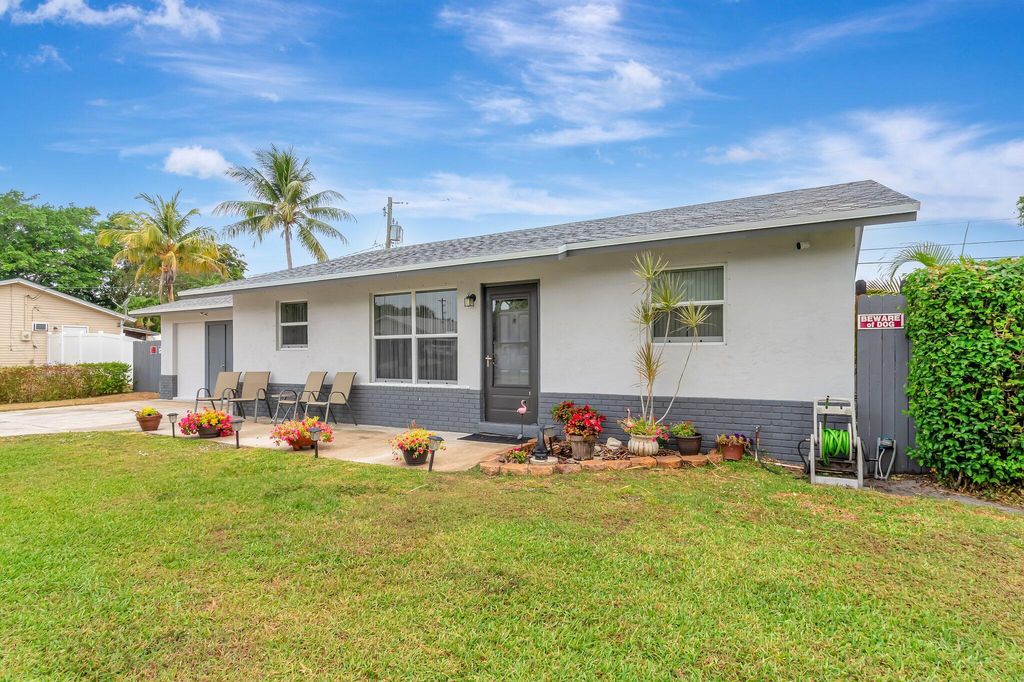 Photo of 9212 Fountain Road, Wellington, FL 33467 (MLS # B26021838)