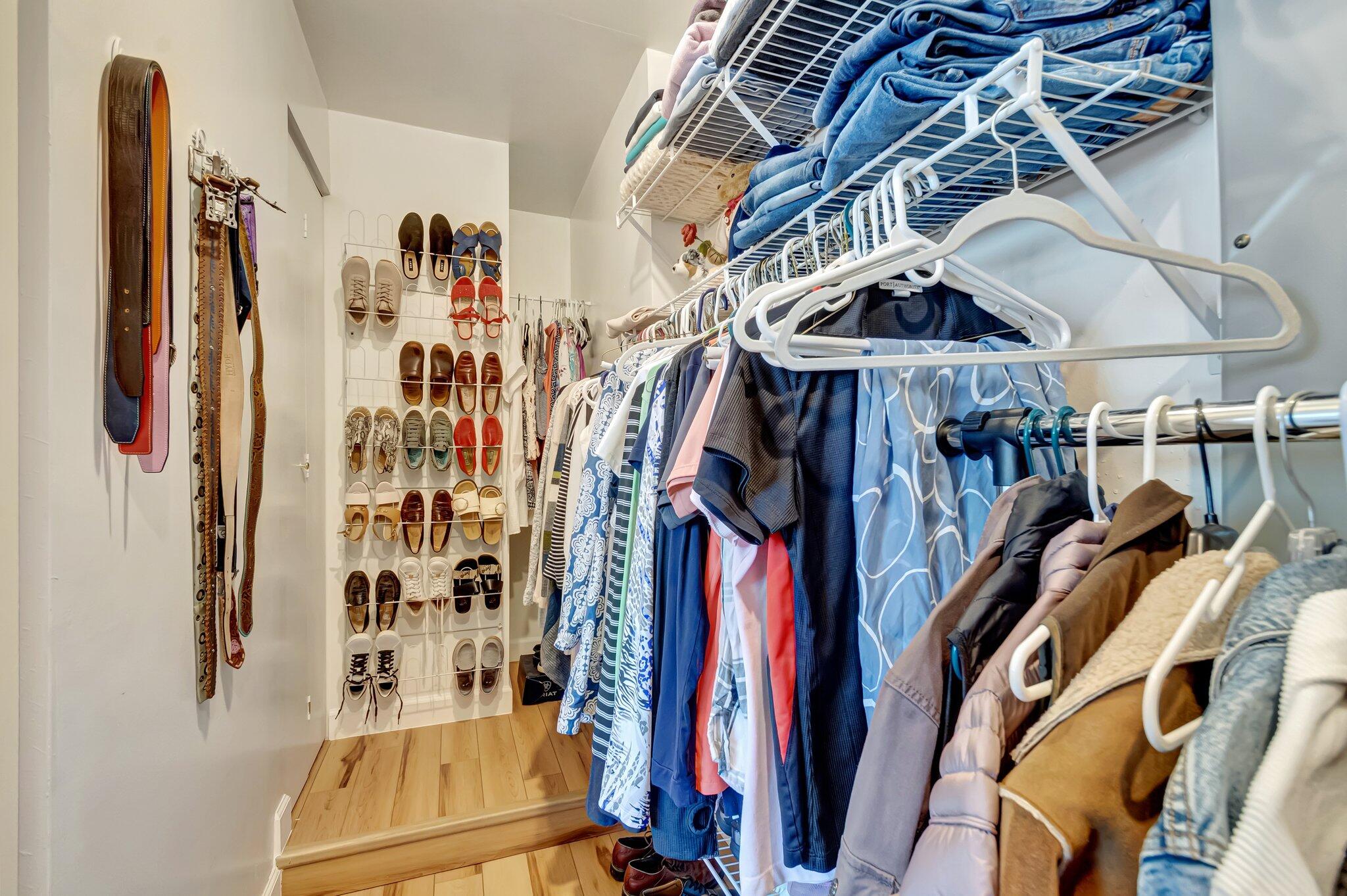 TROPICAL COUNTRY ESTATES - Residential