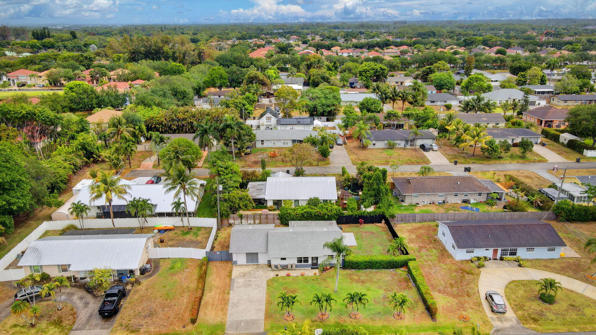 TROPICAL COUNTRY ESTATES - Residential