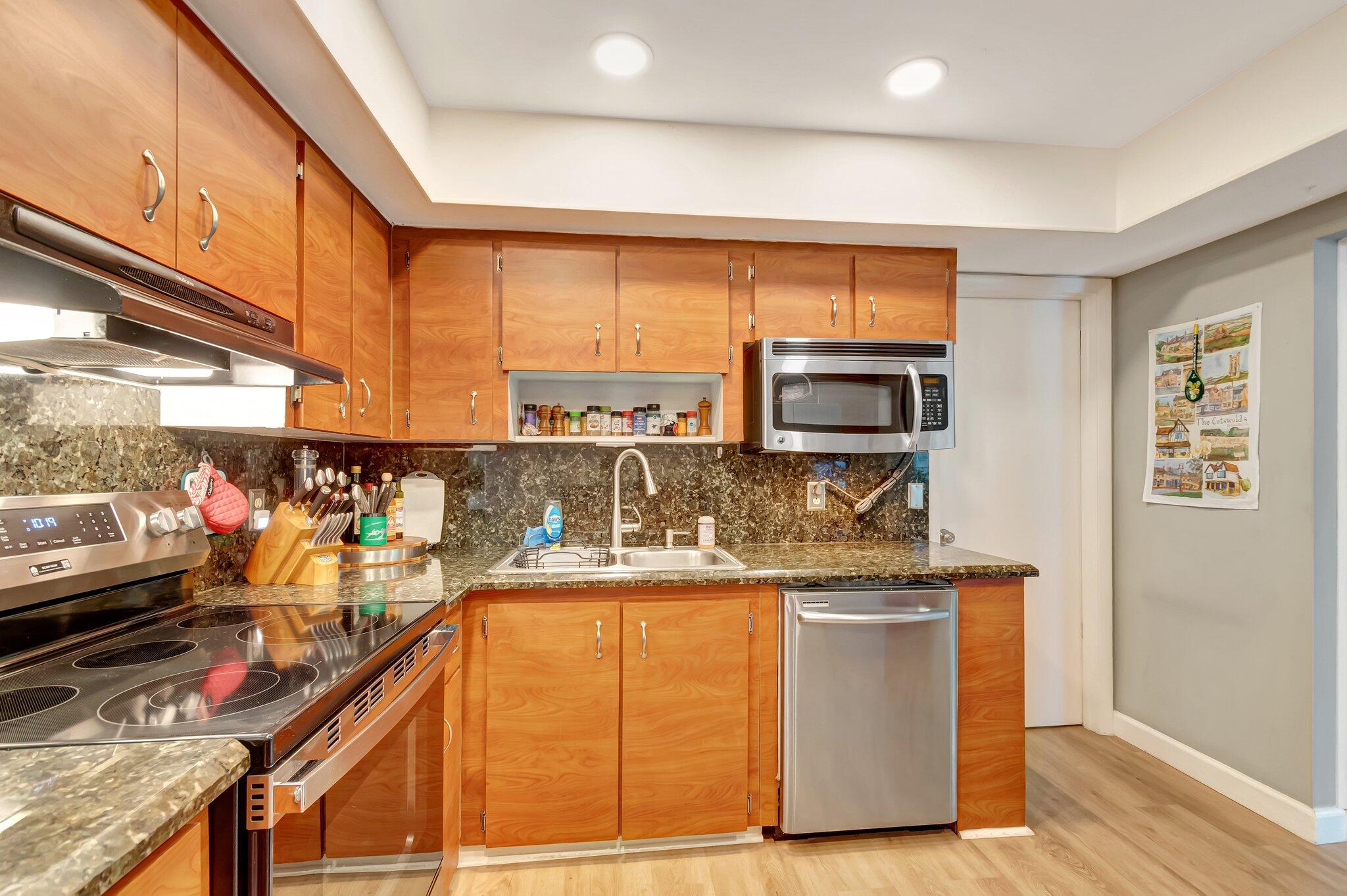 TROPICAL COUNTRY ESTATES - Residential