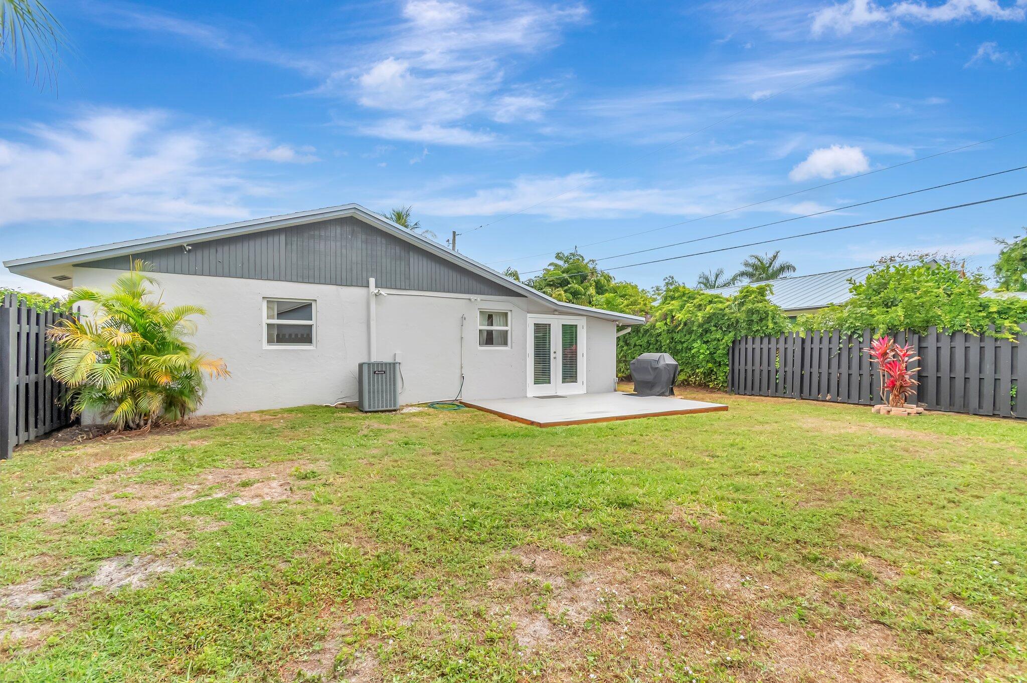 TROPICAL COUNTRY ESTATES - Residential