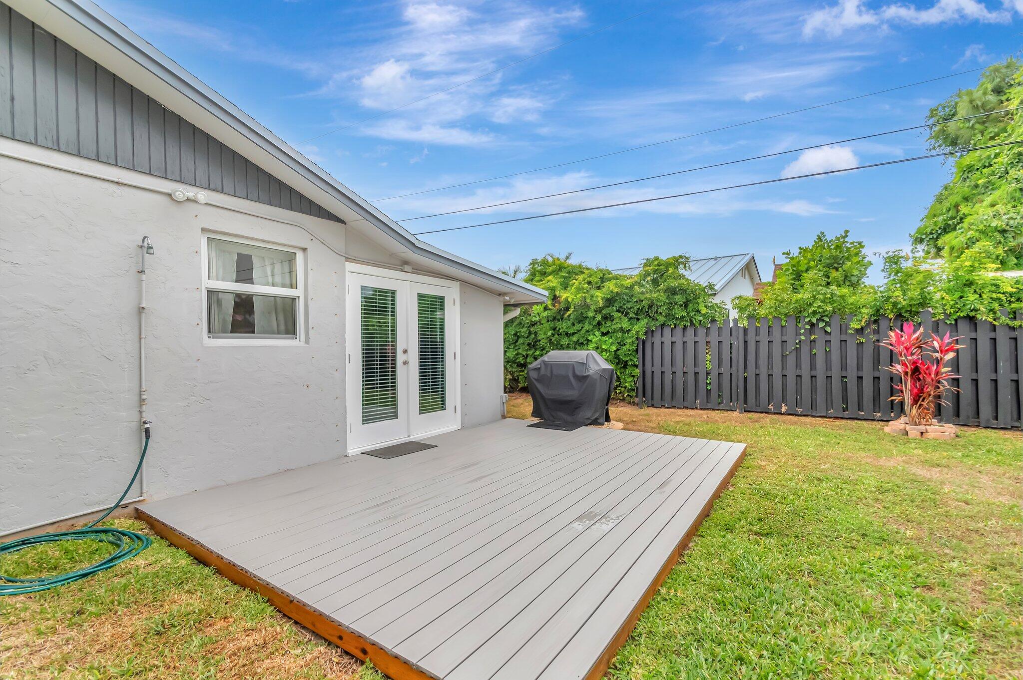 TROPICAL COUNTRY ESTATES - Residential