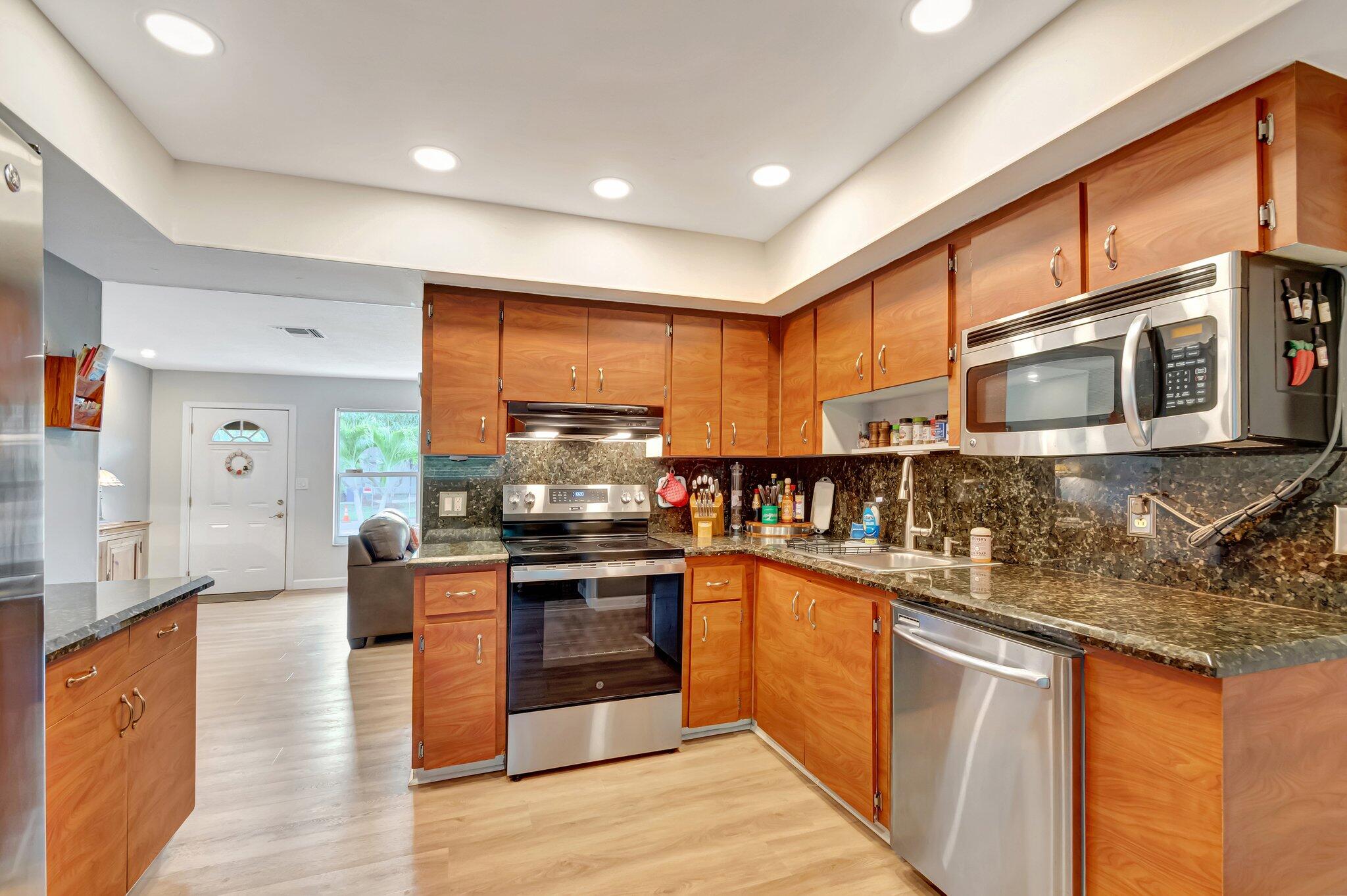 TROPICAL COUNTRY ESTATES - Residential