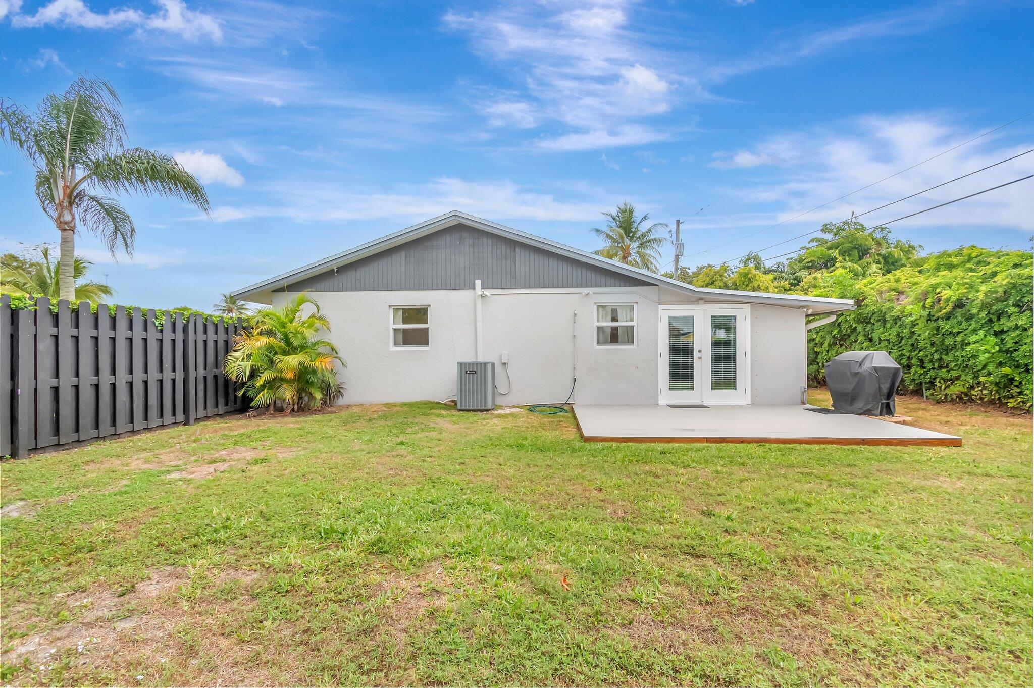 TROPICAL COUNTRY ESTATES - Residential