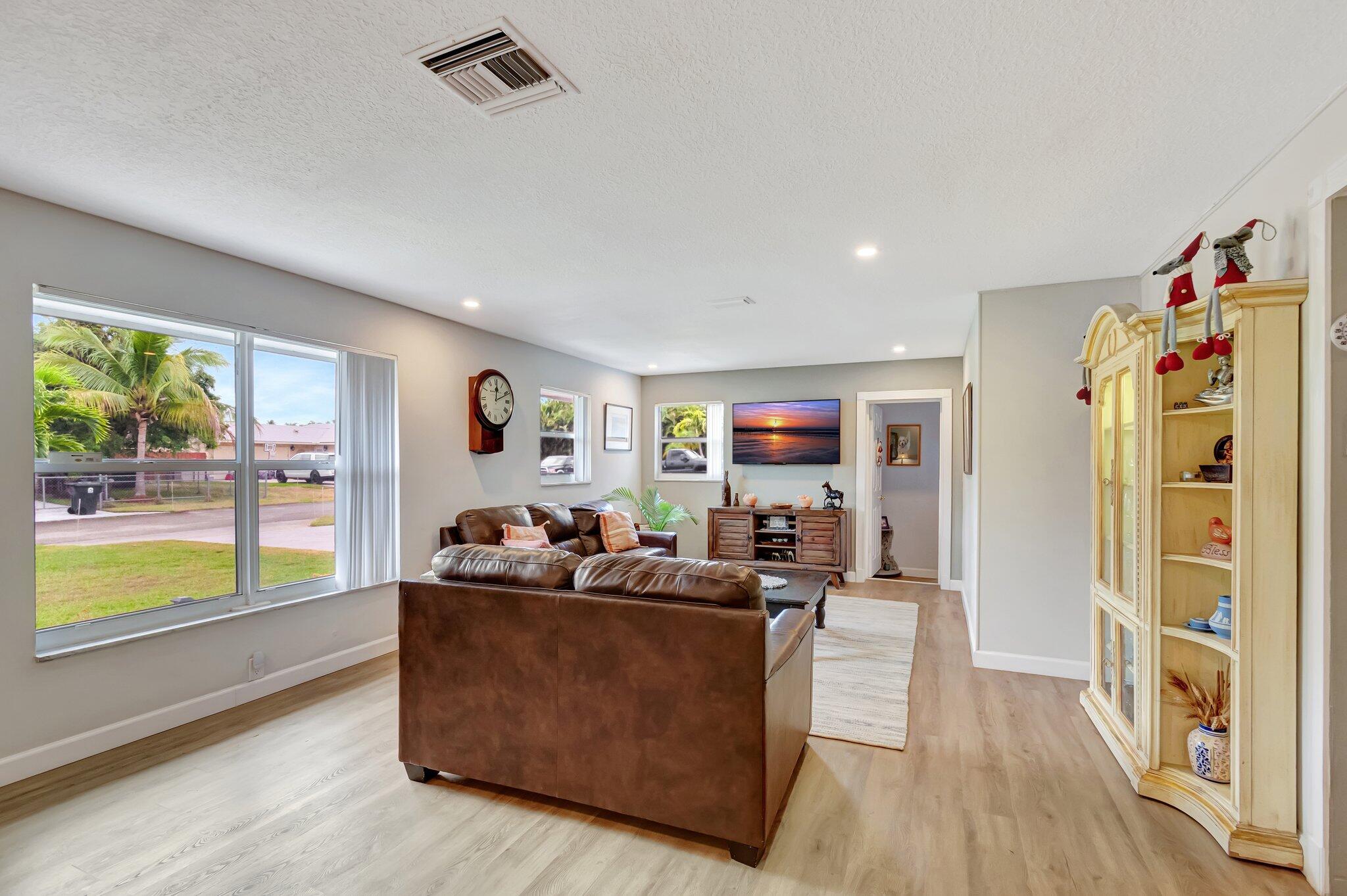 TROPICAL COUNTRY ESTATES - Residential