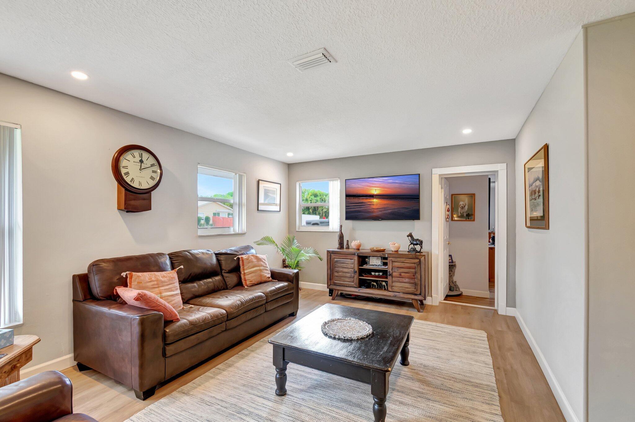 TROPICAL COUNTRY ESTATES - Residential