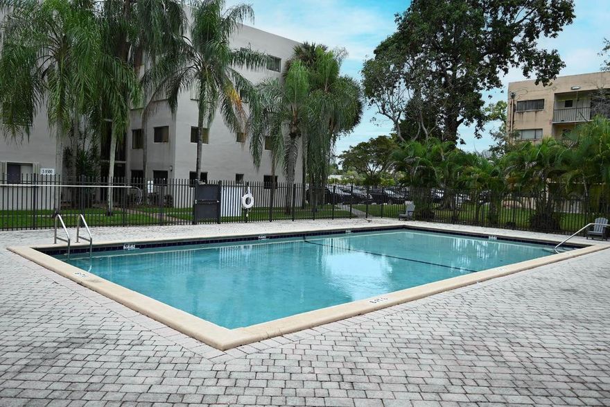 Remodeled 3-bedroom, 2-bathroom apartment in the heart of Kendall, located in the desirable Horizons West community. Features a modern white kitchen with stainless steel appliances and updated finishes throughout.

Gated community with 24/7 security, multiple pools, tennis and basketball courts. Ideal for first-time buyers or investors. Prime location and move-in ready—don't miss it.