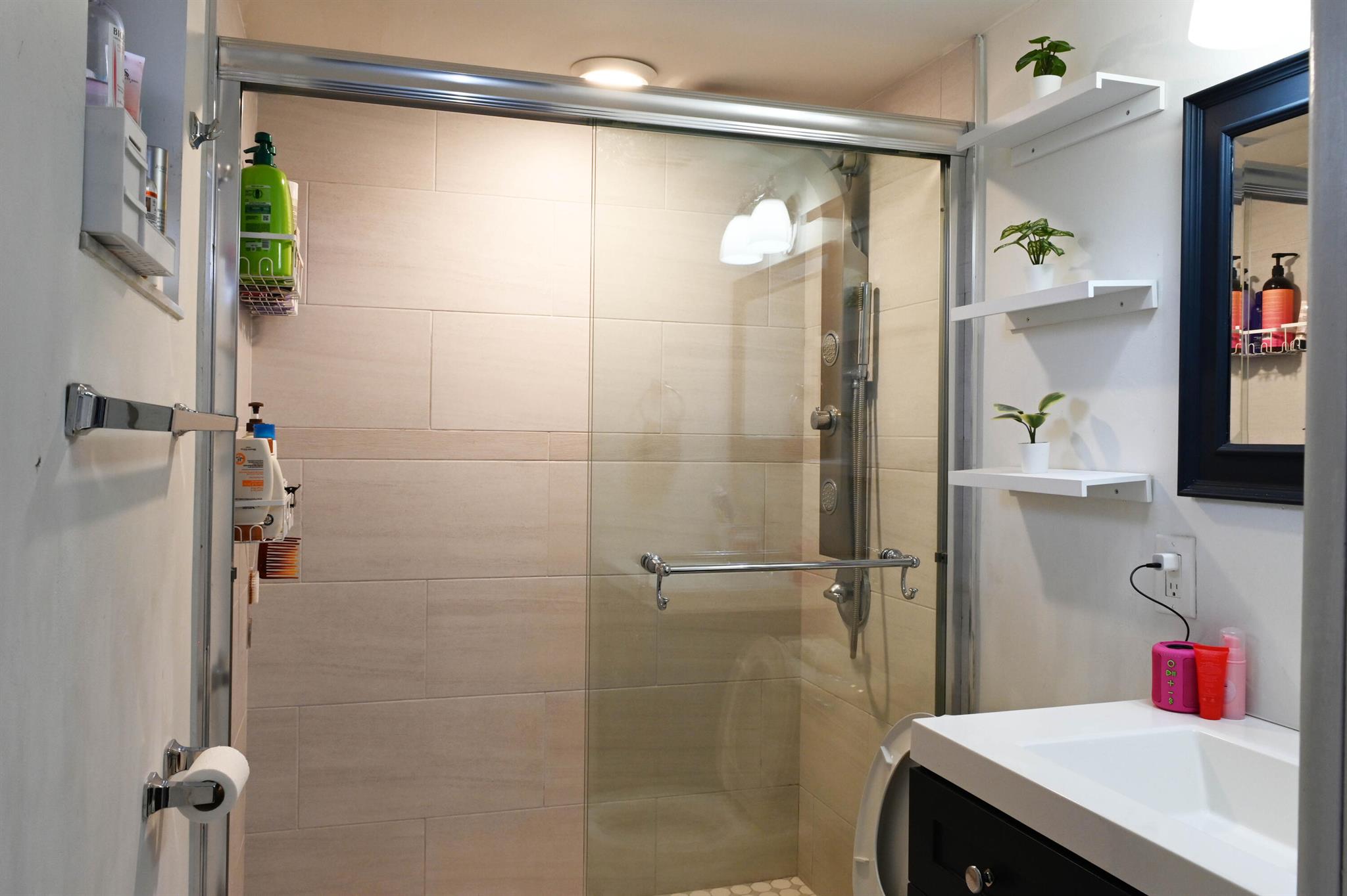 THE HORIZON WEST CONDO - Residential