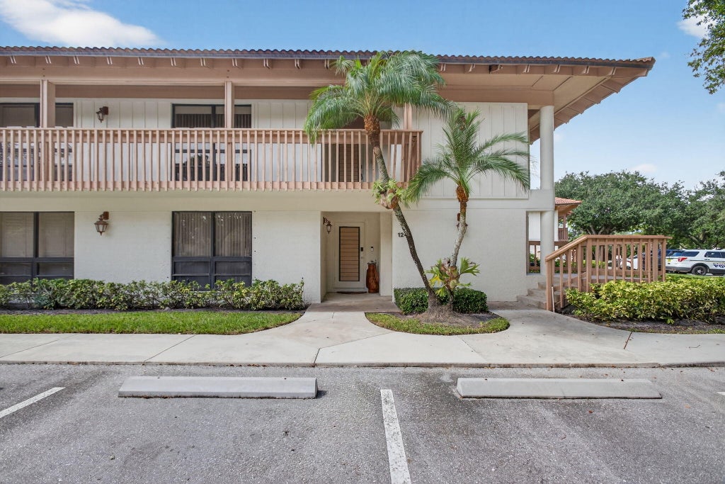 Photo of 124 BRACKENWOOD Road #124, Palm Beach Gardens, FL 33418 (MLS # B26070984)