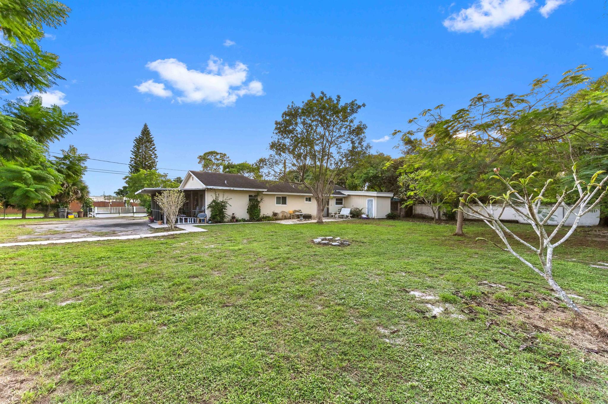 PALM BEACH FARMS - Residential