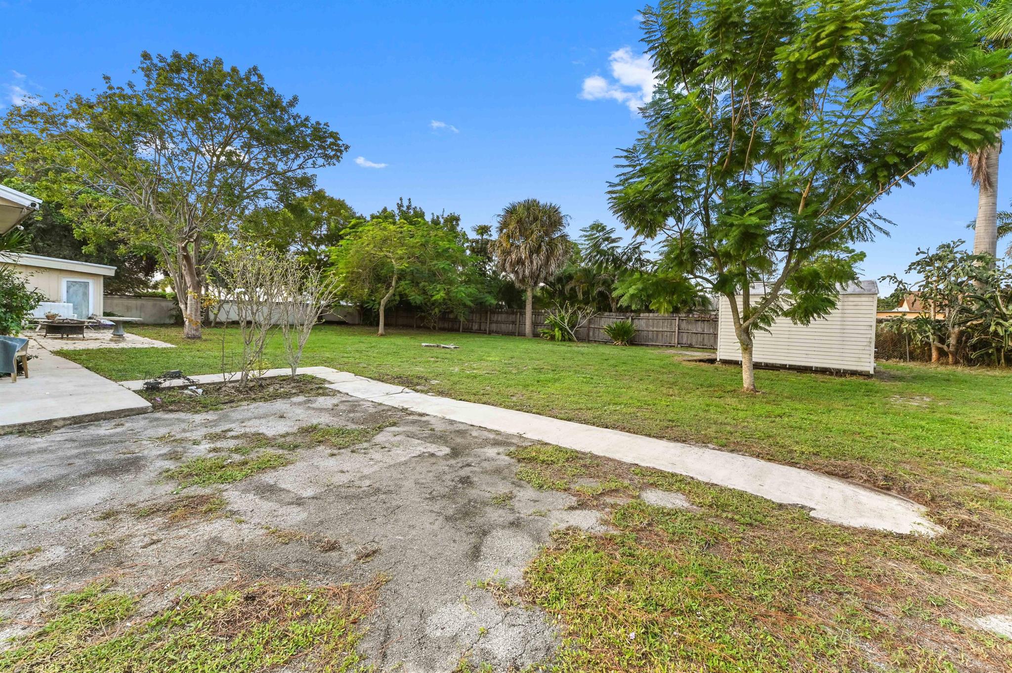 PALM BEACH FARMS - Residential