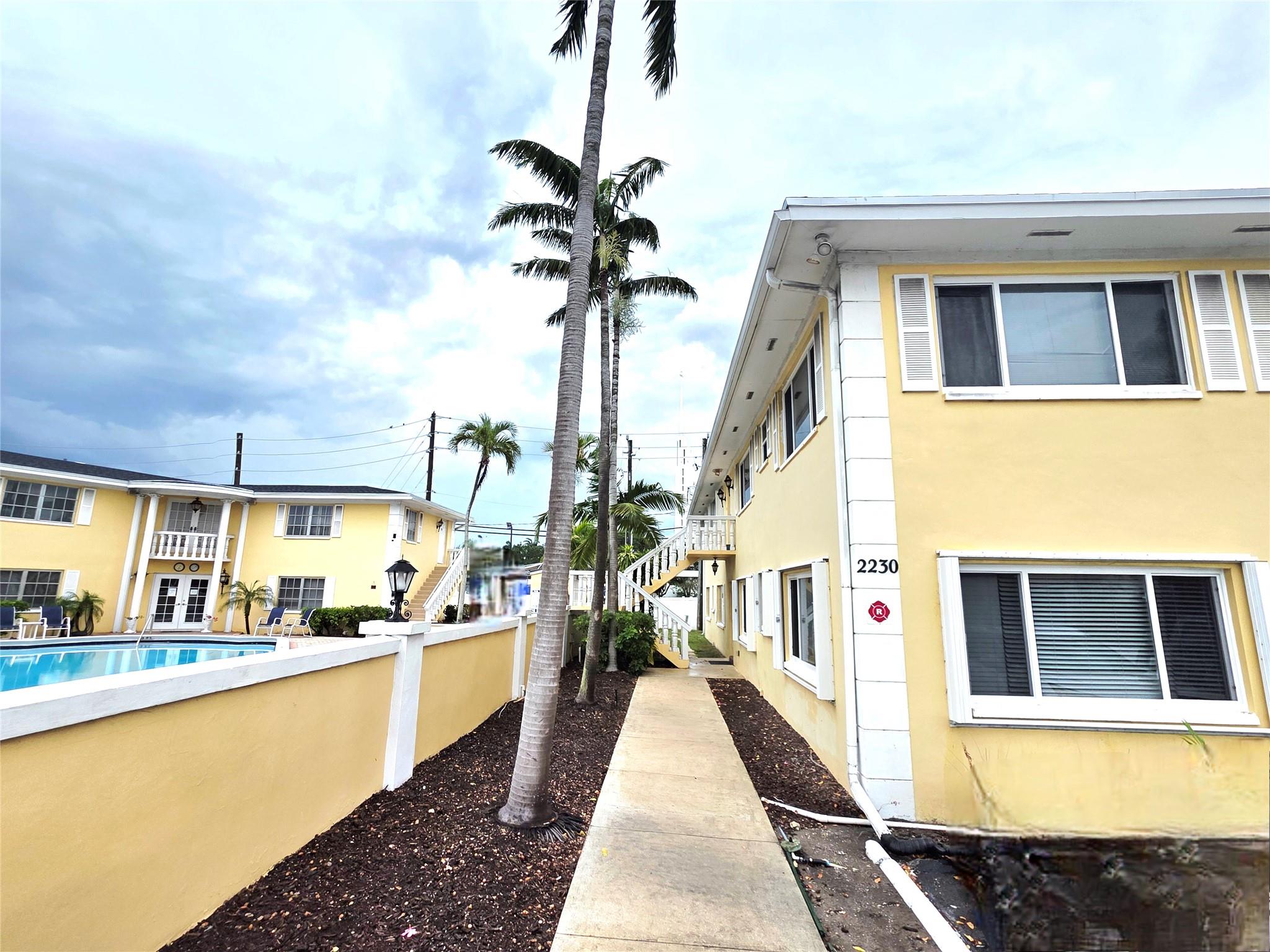 2230 NE 56th Place 208