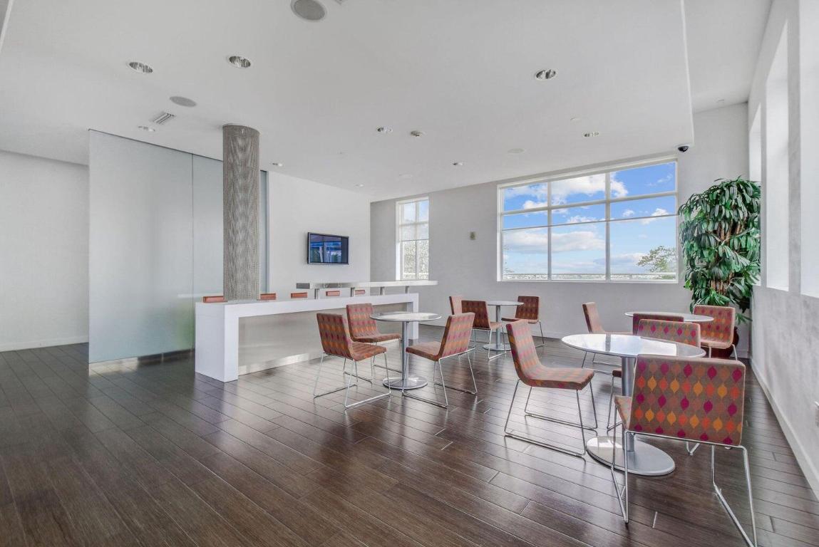 EDGE CONDO - Residential